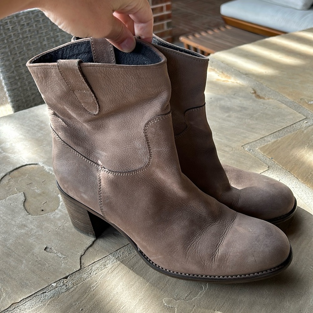 Barney’s NY Lavorazione Artigiana Italy Taupe Ankle Boots - Size 40, US 9
